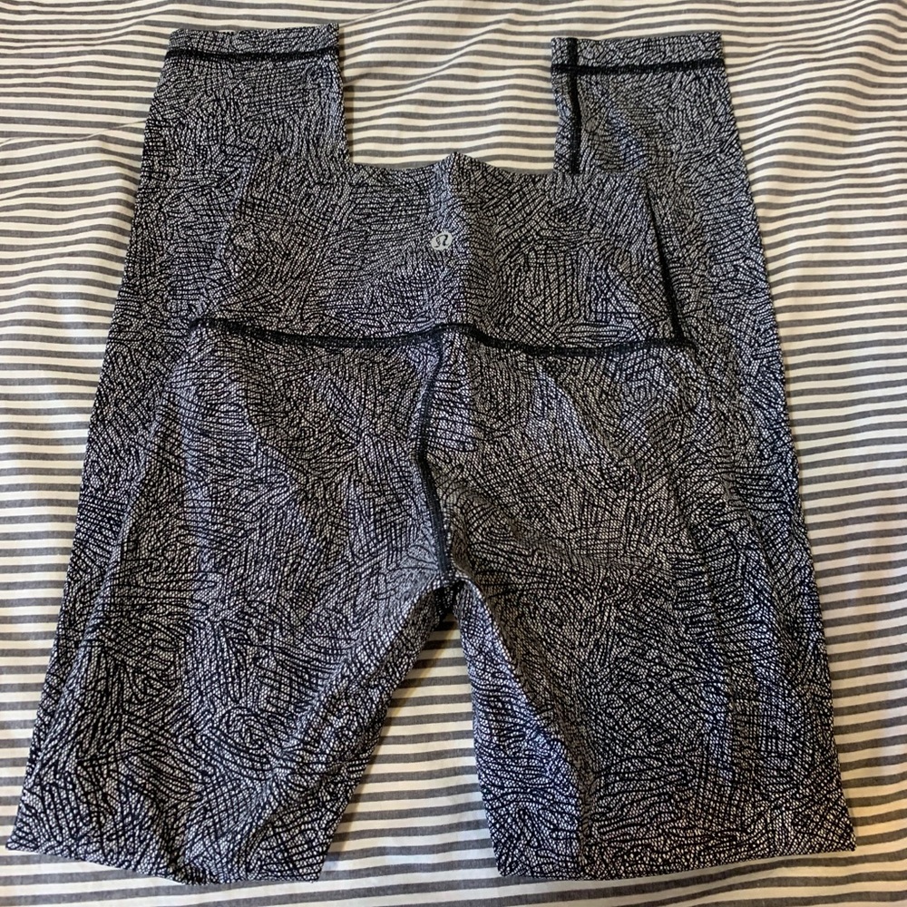 Lululemon scribble print pants